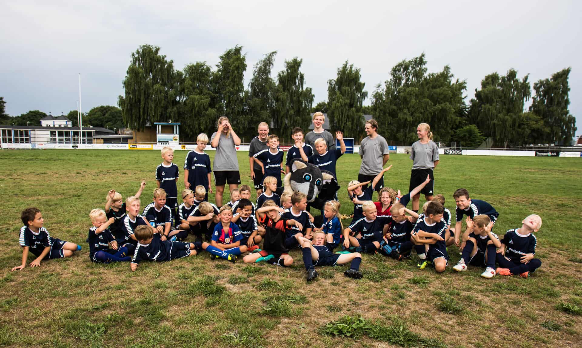 Hyggeligt ulvebesøg på fodboldskolen i Thyregod ugeavisen dk