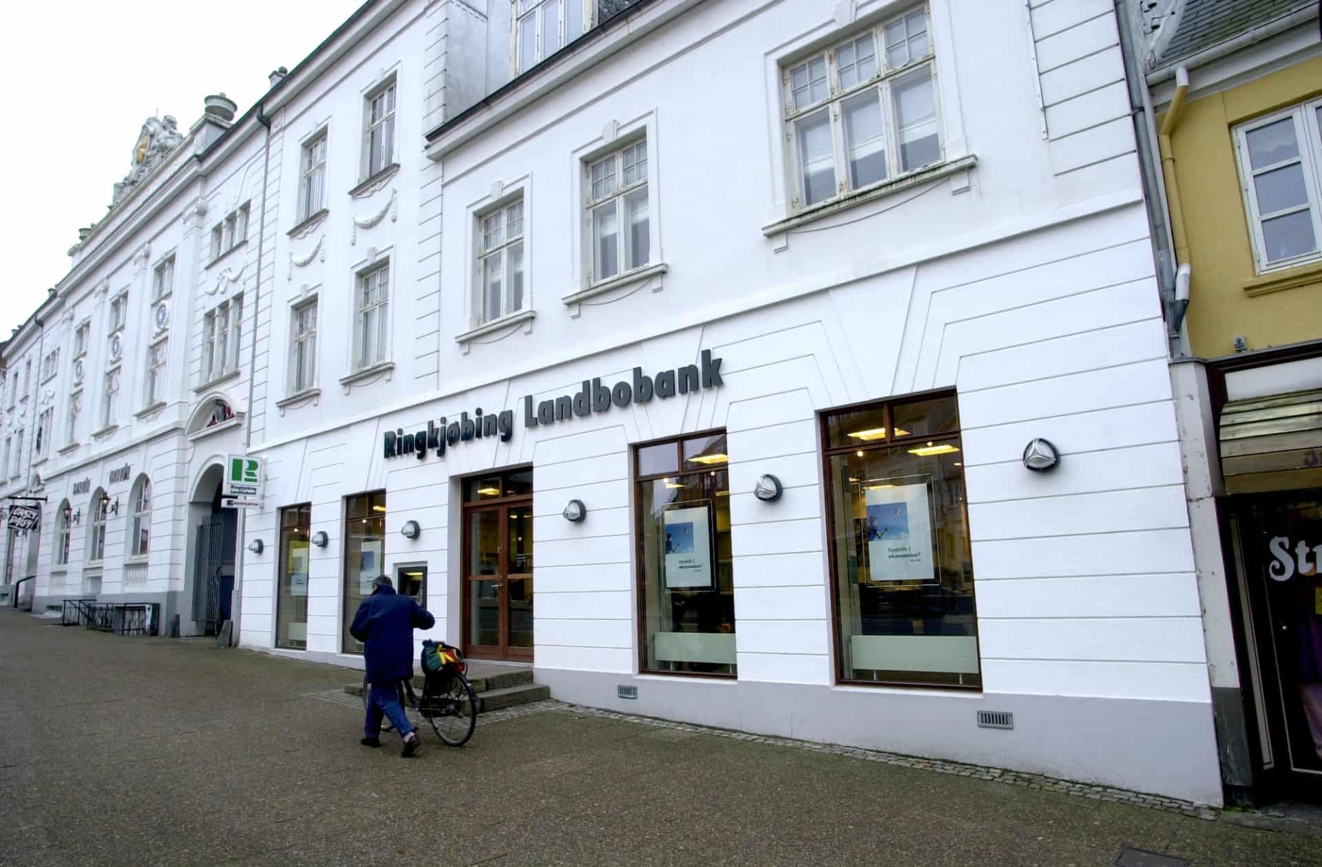 har vokset sig for stor flytter snart ind ved siden af