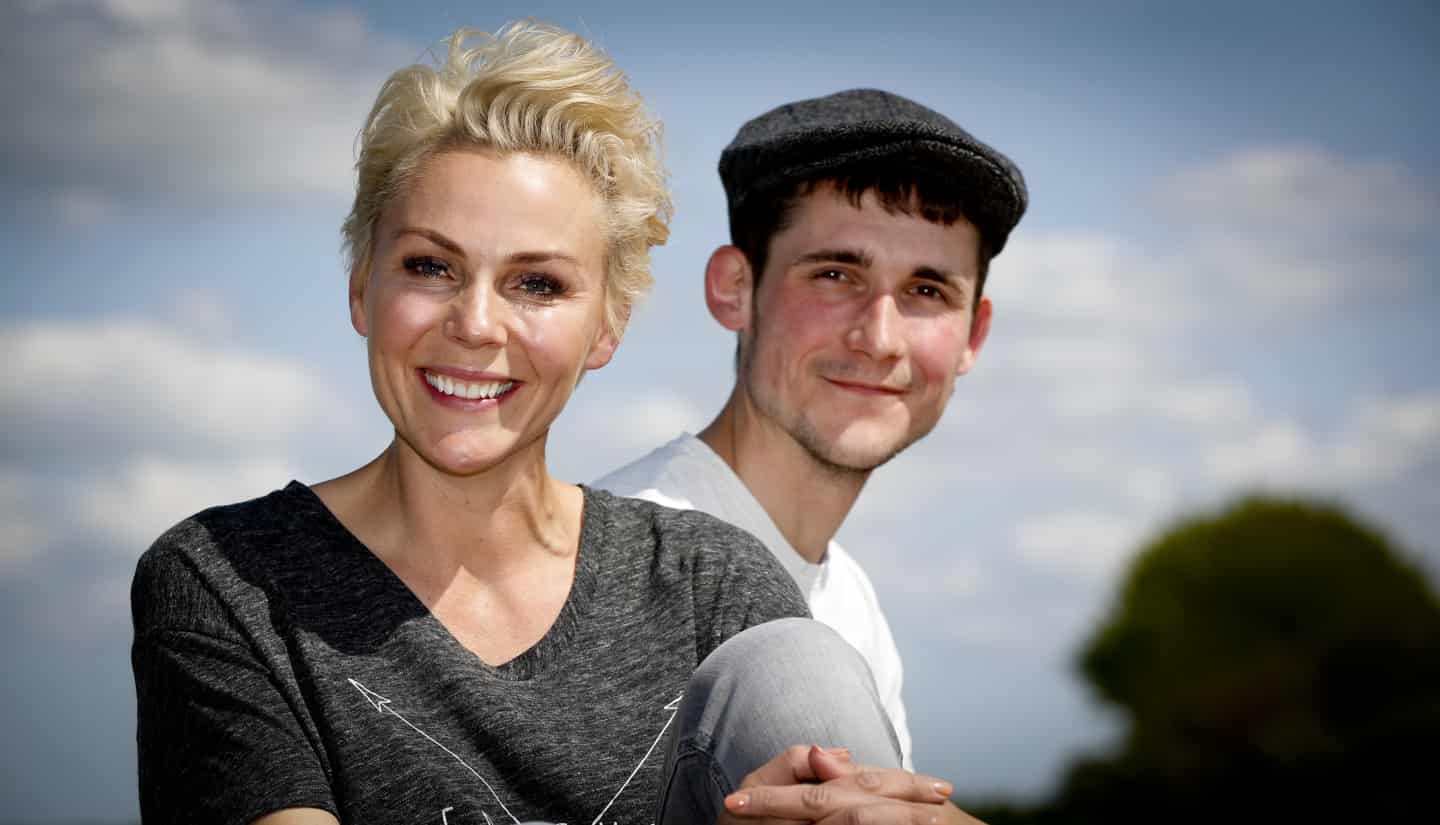 90 år gammel kvinde dating yngre mand