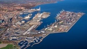Aarhus Havn har vokseværk. Det gælder på land, hvor der udvides - og det gælder ikke mindst antallet af containere ud og ind af havnen. Foto: Aarhus Havn
