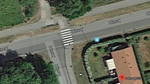 Bilisten kørte drengen ned et sted her i T-krydset. Om det var i fodgængerovergangen, er uklart. Foto: Google