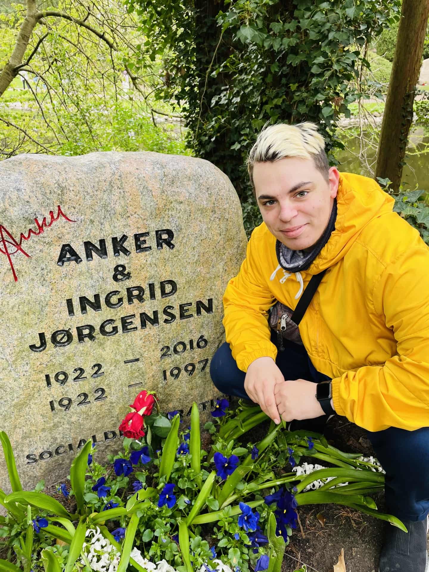 Anker Jørgensen med sin folkelige og åbenhjertige fremtræden