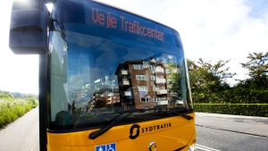 Det diskuteres på den lokale Facebook-side, om bybussen fra Vejle skal køre omkring Bredsten. Arkivfoto: Angelina Owino