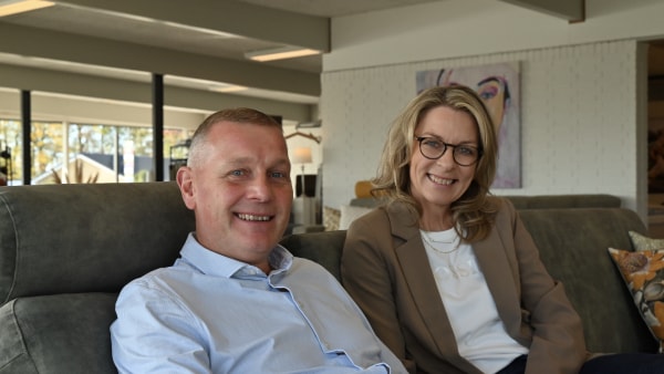 Lars og Heidi ombygger over 100 år gammel butik for kvart million:  - Det kommer ikke af sig selv