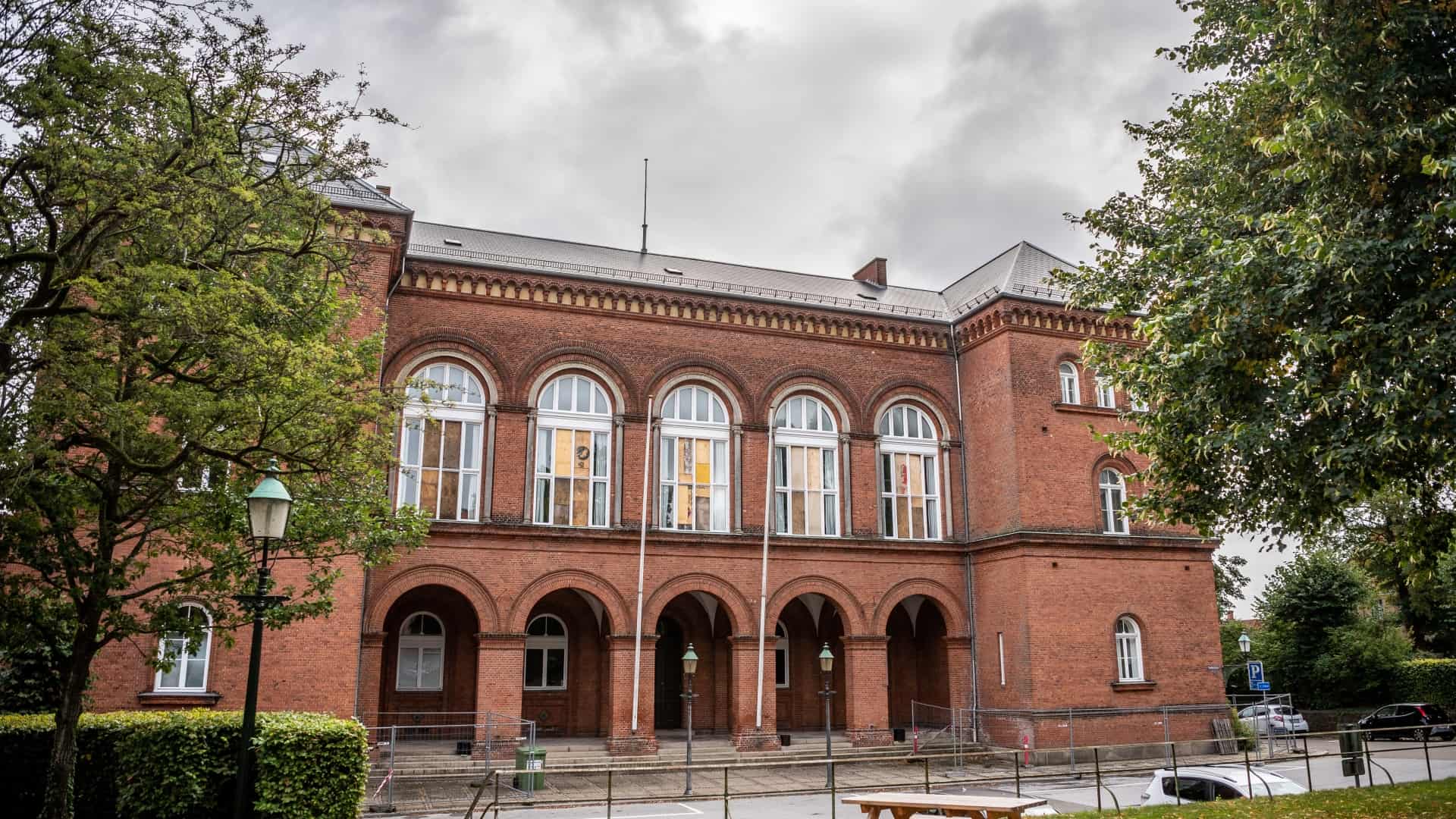 Det gamle rådhus skal renoveres for millioner: Men hvad kan overhovedet ...