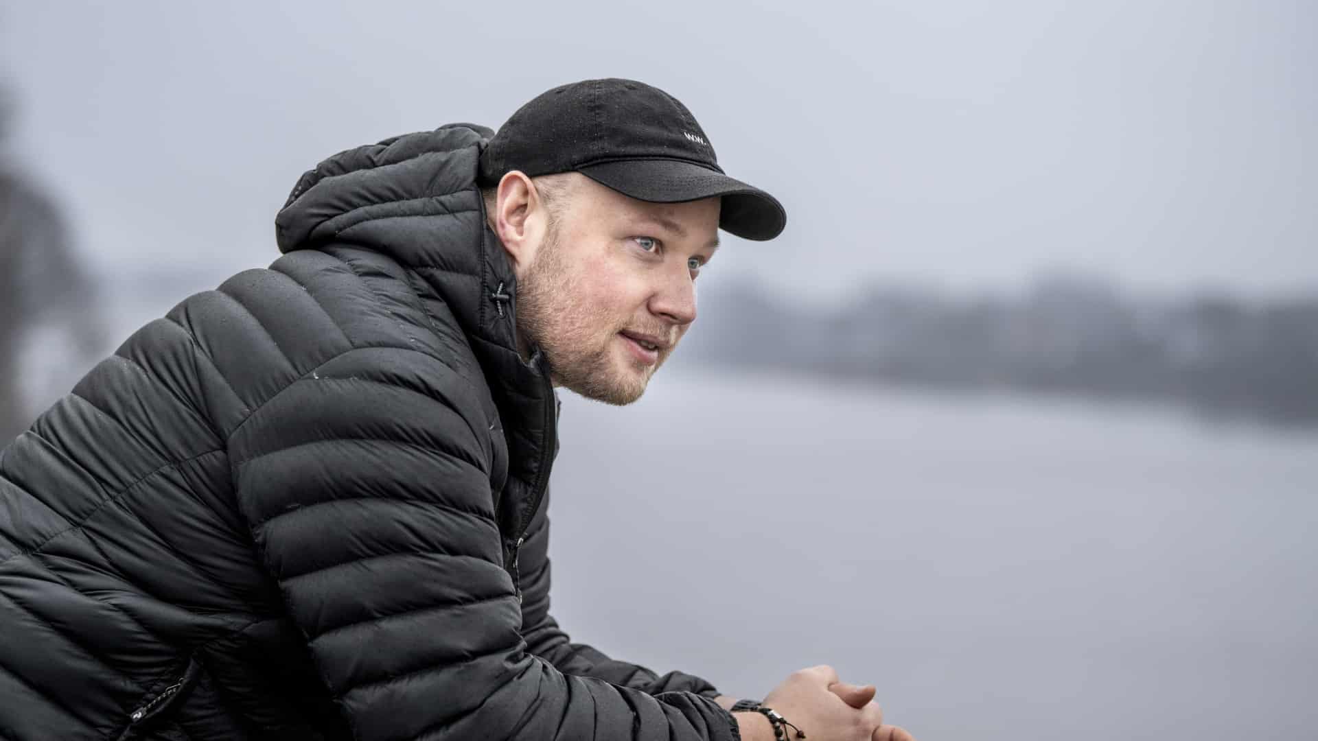 simon-vidste-f-rst-hvor-galt-det-stod-til-da-han-l-p-stuegulvet