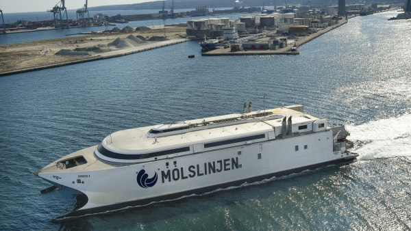 Rækkeviddeangst giver jackpot: Elbilejere sikrer Molslinjen en rekord