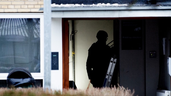 Taget løftede sig og døre fløj ud: Beboere tør ikke flytte tilbage efter bombe i boligkvarter