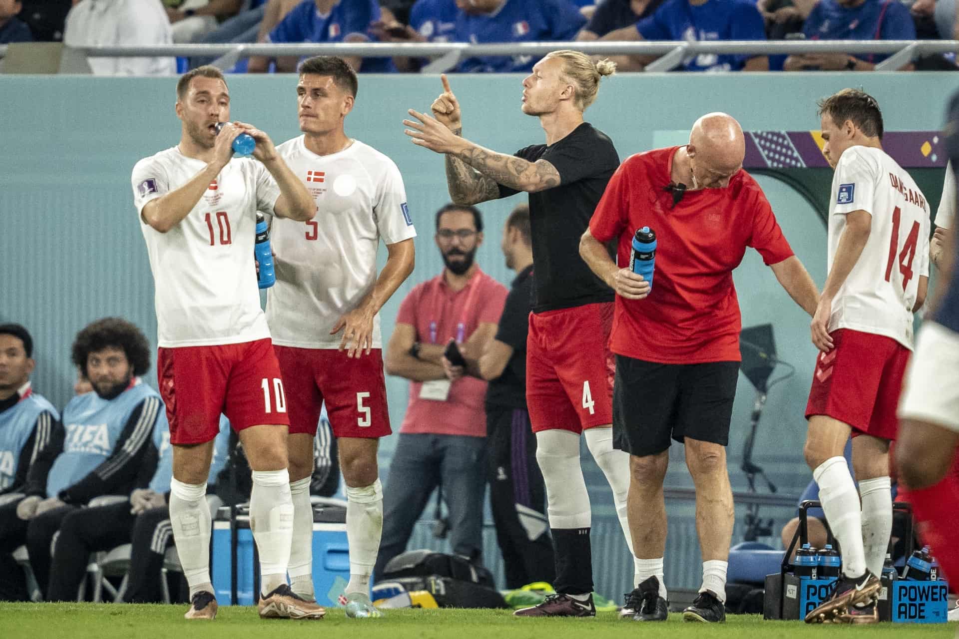 Mens Kasper Hjulmand Higer Og Søger Efter VM-recepten, Så Ruster De ...