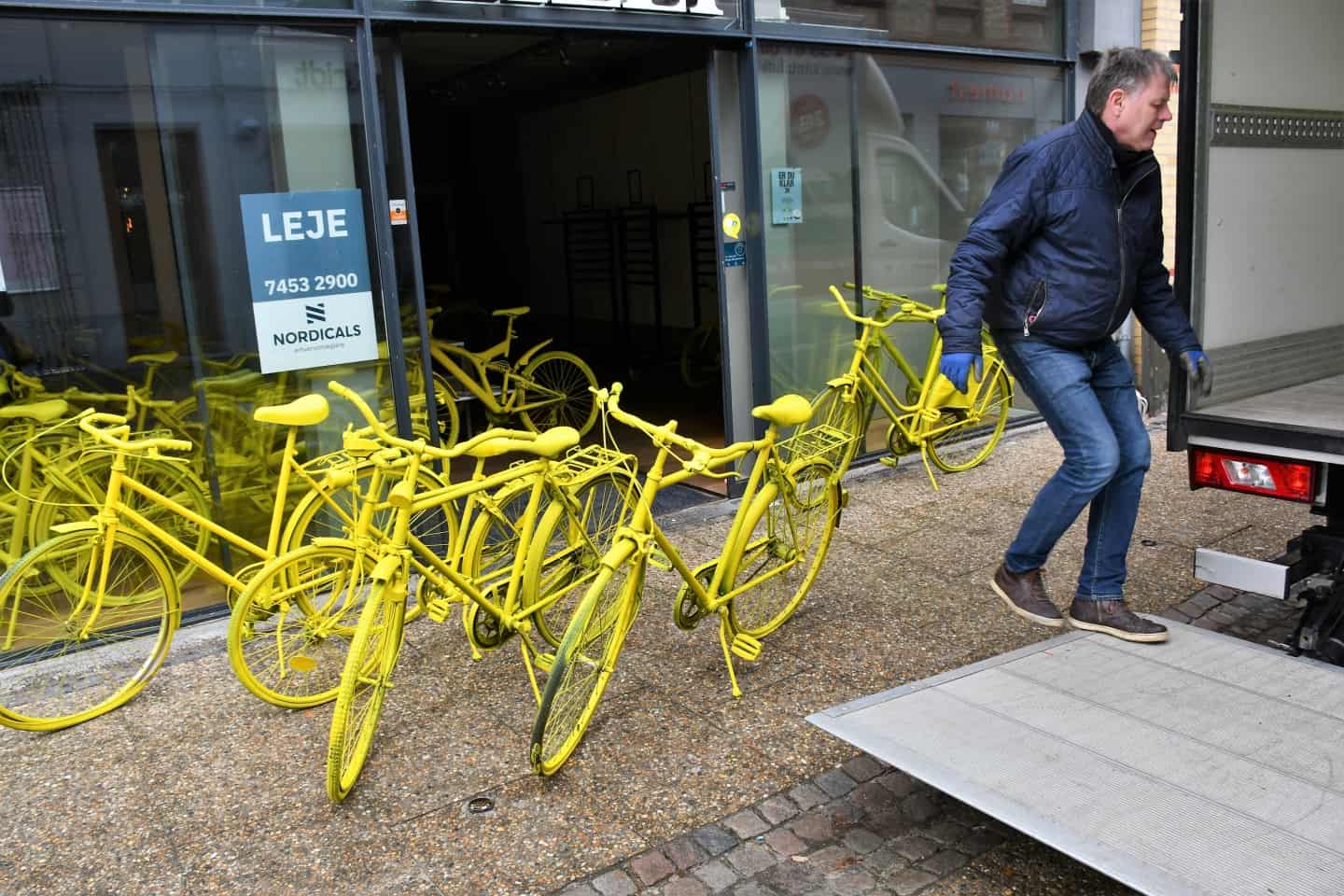 smog Afspejling spansk Willy maler alle cykler gule | ugeavisen.dk