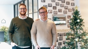 Ejendrøms indehaver, Jacob Nielsen, sammen med Alexander Skærbæk, som er daglig leder af Ejendrøm i Bramming. Pressefoto