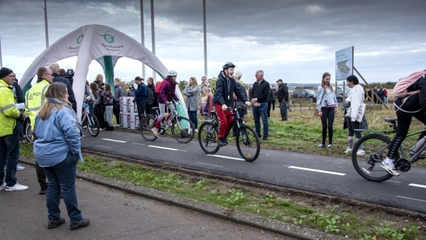 Nu Bliver Det Mere Sikkert At Tage Den Tohjulede: Oplyst Cykelsti Ser ...