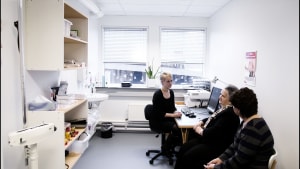 Lægeforeninger er helt uforstående over for, at Sundhedsstyrelsen fra 2022 vil udbyde færre pladser inden for almen medicin, som er speciallægeuddannelsen for praktiserende læger. Arkivfoto: Liselotte Sabroe/Ritzau Scanpix