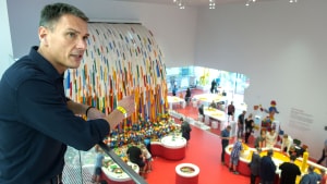 Jesper Vilstrup viste frem i et spritnyt Lego House, inden huset for alvor åbnede for offentligheden. Nu glæder han sig til at åbne igen efter nedlukning nummer to. Arkivfoto: Søren Gylling