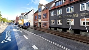 En kvinde ragede både uklar med dørmænd og politi tidligt søndag morgen efter en nat i Vejle. Foto: Google Street View