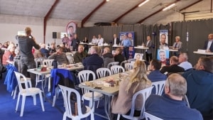 Der var gang i debatten i Tiufkær, hvor et af denne valgkamps første vælgermøder fandt sted. Privatfoto