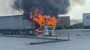 Branden opstod i lastbilens førerhus, Foto: Presse-fotos.dk