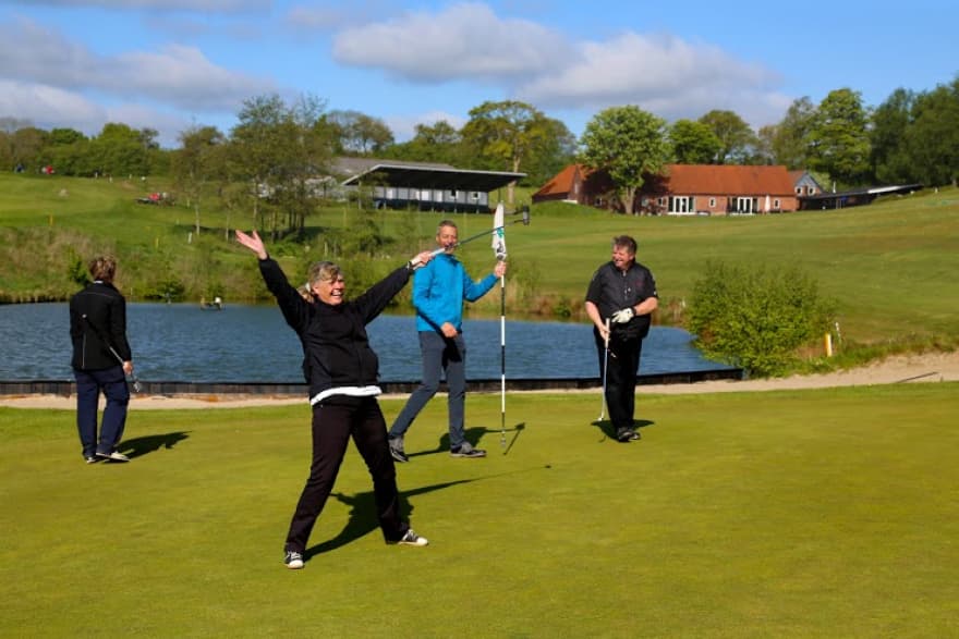 Maryanne Jones usikre tage Birkemose Golf Club er igen kåret som landets hyggeligste golfklub | jv.dk