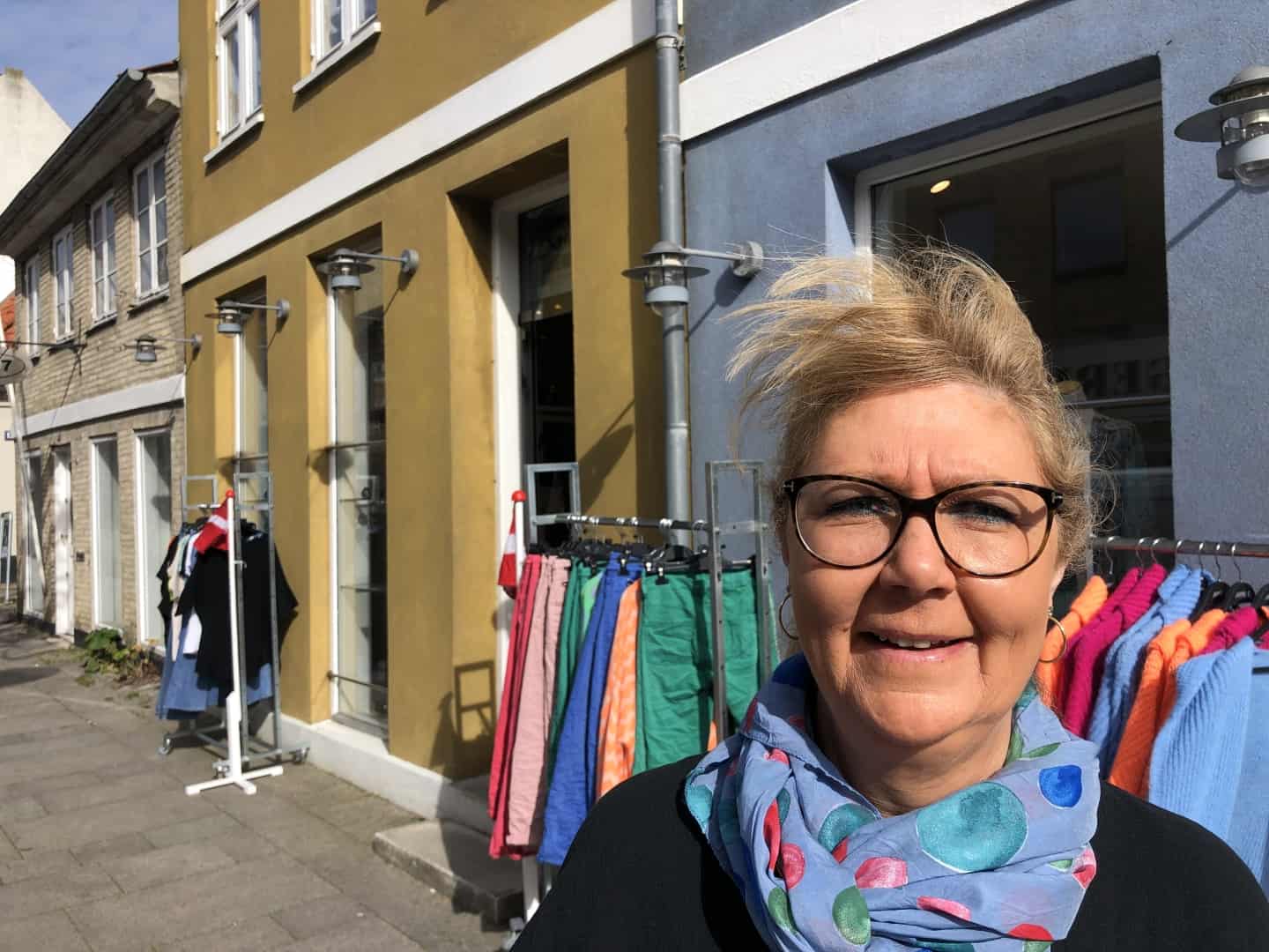svar på Mads åbner butik nummer 11: Glæde og farver og i alle størrelser - også til kvinder med ægte former | fyens.dk