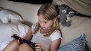 Sidste år blev markant flere børn end tidligere år udsat for børnelokkere på sociale medier som Snapchat, Instagram og Tiktok. Det oplyser Flemming Kjærside fra politiets nationale cybercrimecenter. Modelfoto: Liselotte Sabroe/Ritzau Scanpix