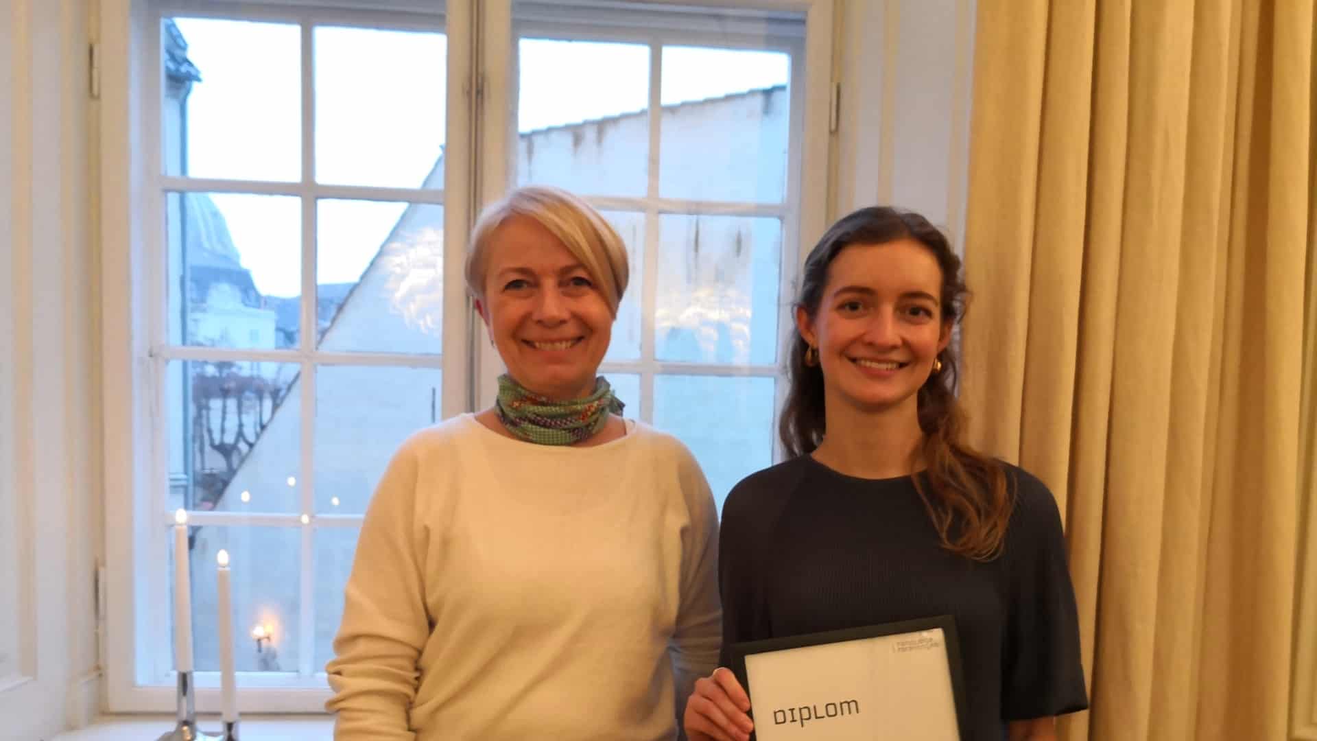 Stort stipendium til Ribepige: Astrid har forsket i børns tænder | jv.dk