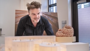 Bjarke Ingels lod sig inspirere af hjernens vindinger, da han skulle tegne Dansk Neuroforskningscenter. Foto: Jens Thaysen