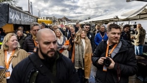 Måske får Holland for første gang en kvindelig premierminister. Dilan Yesilgöz med tyrkisk/kurdiske rødder har afløst Mark Rutte som leder af VVD, der ligger godt i målingerne. Foto: Remko De Waal/AFP/Ritzau Scanpix