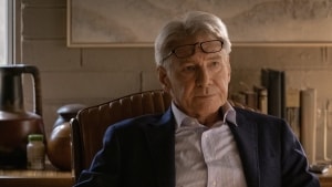 Harrison Ford spiller en gnaven, gammel psykolog, det er umuligt ikke at grine af og også holde af.  Foto: Apple TV+