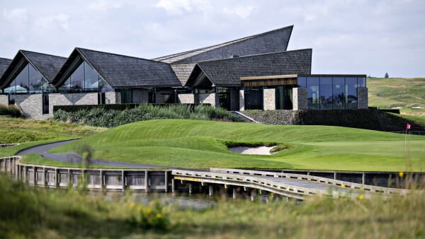 Op til 12.500 kroner for en nat: Ny portal skal skaffe senge nok til golfturister