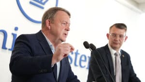 Der kan justeres på udspillet, men skatten på ekstra høje lønninger ligger fast ifølge udenrigsminister Lars Løkke Rasmussen, som repræsenterer Moderaterne på pressemødet, hvor regeringens udspil fremlægges. Foto: Mads Claus Rasmussen/Ritzau Scanpix