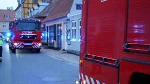 Brandbilerne rykkede hurtigt ud til restauranten i Vestergade i Kerteminde. Foto: Local Eyes
