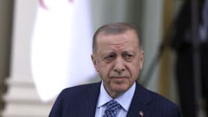 Den tyrkiske præsident, Recep Tayyip Erdogan, har ikke tænkt sig at godkende Sverige og Finland som nye Nato-medlemmer, siger han mandag (Arkivfoto). Foto: Burhan Ozbilici/Ritzau Scanpix