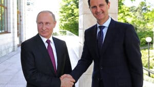 Vladimir Putin og Ruslands beslutning om at gå ind i krigen i Syrien på præsident Assads side havde stor betydning, har en ekspert fra Forsvarsakademiet sagt i Retten i Odense. Her er der netop afgjort en straffesag om leverancer af brændstof til de russiske fly. To danske selskaber er dømt for sanktionsbrud. (Arkivfoto). Foto: Mikhail Klimentyev/Ritzau Scanpix