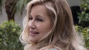 Tanya (Jennifer Coolidge) er en hovedrig, neorotisk og naiv dame, der medvirker i både sæson 1 og 2. Foto: HBO Max