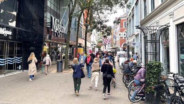 Røveri i Magasin: 55-årig slog og spyttede efter vagter