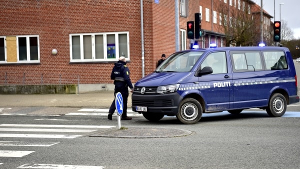 Betjent Overfaldet: 25-årig Væltede Betjenten Omkuld, Da Han Og Kollega ...