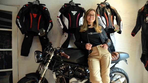 Kvinder på motorcykler er ikke kun sexede biker-chicks: - Vi kvinder findes i alle størrelser og former