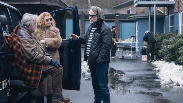 Se video: Kendte skuespillere optog komedie i fynsk by: - Han er lidt en sjuft