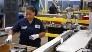 Tomenson Machine Works her i Chicago er en af de virksomheder, der har investeret i udstyr fra Onrobot, som det ses til højre i billedet. PR-foto: Onrobot