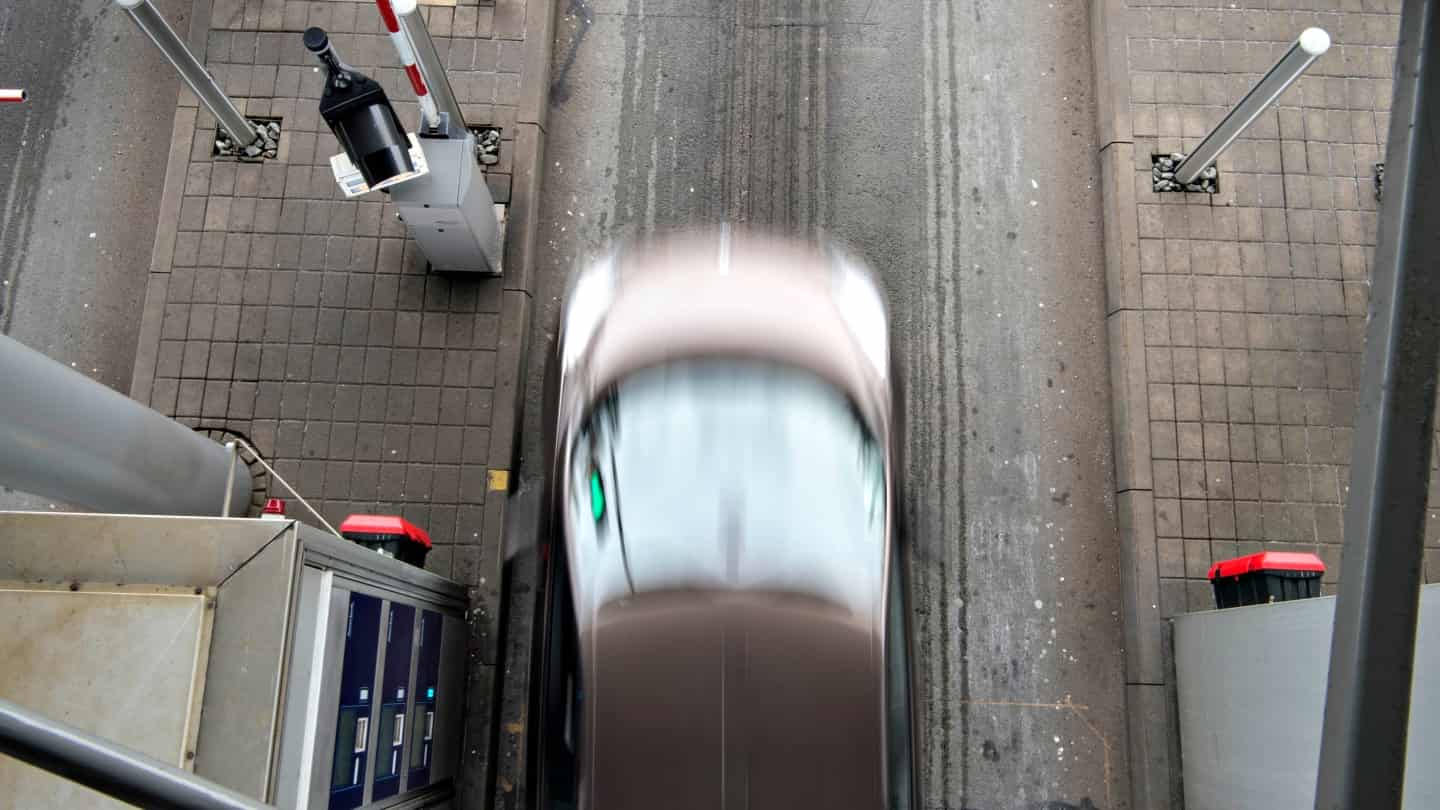Påvirket mand mistede bil efter snydetur over Storebælt med stjålne ...