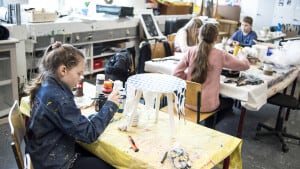 Den Kreative Skole er en af partnerne i et nyt kunst- og kulturprojekt for de yngste børn i Fredericia. Billedet er fra et andet projekt i 2018, hvor elever på skolen var med til at markere Billedkunstens Dag. Foto: Peter Leth-Larsen