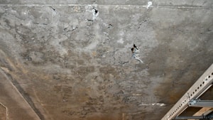 Det er blandt andet dette billede af en hullet betonkonstruktion, der ifølge Bach Gruppen ikke kan bruges som dokumentation for byggeriets generelle kvalitet.