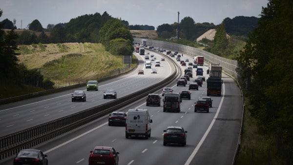 Bandeleders søn havde politiet i hælene: Så bragede han frontalt ind i bil med ældre ægtepar