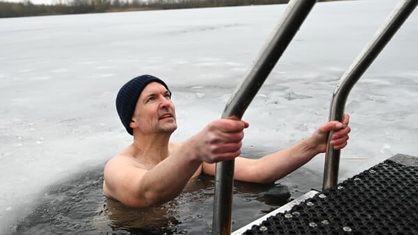 Han vinterbader, har vundet i zulu-dans og går til valg på sit efternavn: Men hvad ved han om Fyn?