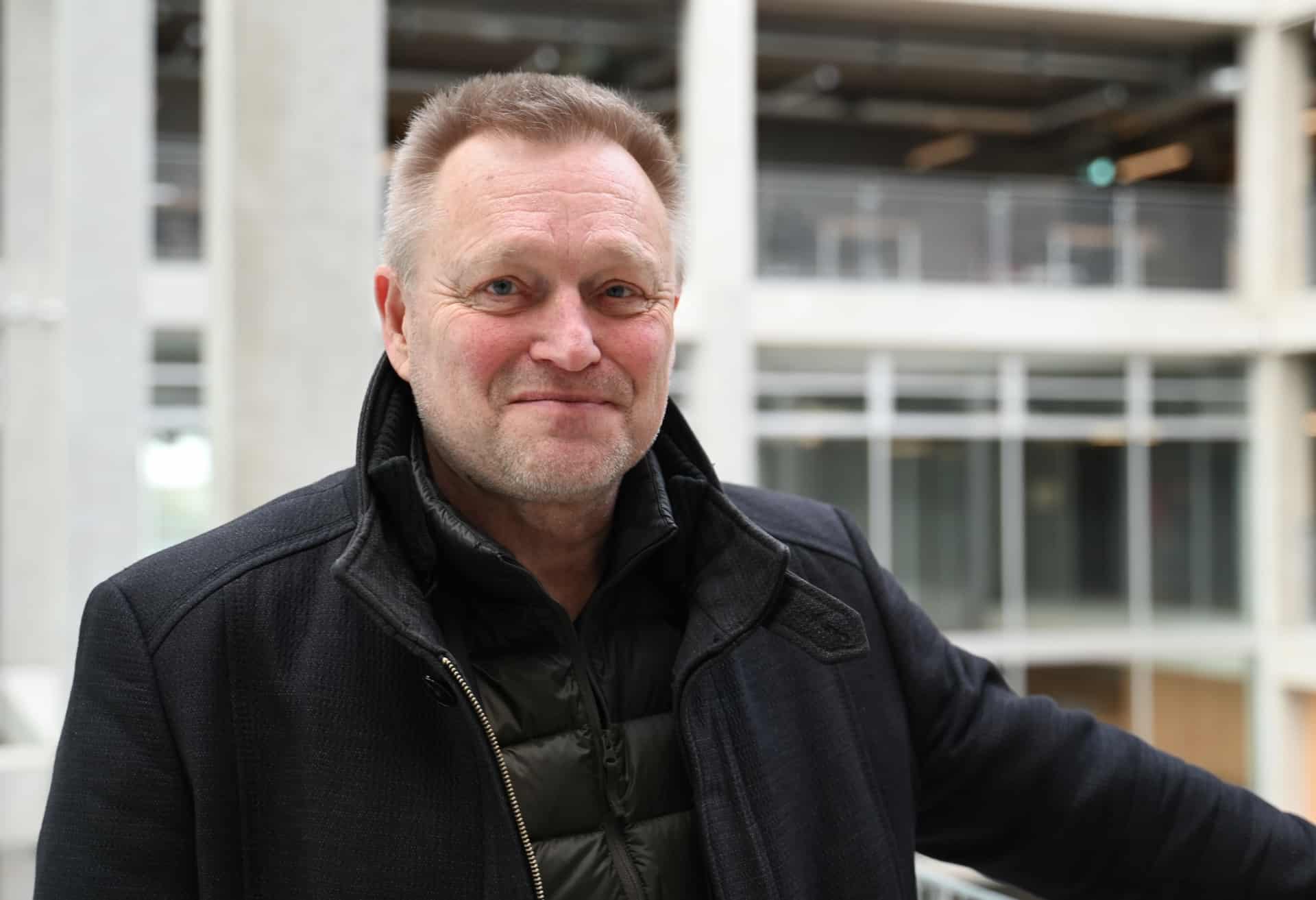 simac-nedl-gger-direkt-rstillinger-og-siger-farvel-til-mange-rig-chef
