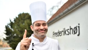 Chefkok Wassim Halal og resten af holdet bag Restaurant Frederikshøj er beærede over nomineringen som 'Årets Restaurant'. Foto: Jens Thaysen
