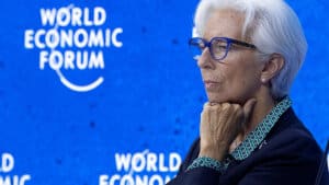 Christine Lagarde og resten af ledelsen i den europæiske centralbank regner med at hæve renten ved det næste møde i juli. Foto: Arnd Wiegmann/Reuters