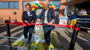 Ny Lidl-tv-serie tager seerne med til åbning af en ny butik i Søndersø. Kommer der overhovedet nogen kunder? Det gør der heldigvis. Pr-foto