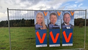 Her har Peter Fredensborg engang hængt i selskab med tre øvrige Venstre-kandidater. Men mindst fem af Peter Fredensborgs plakater er blevet fjernet. Privatfoto.