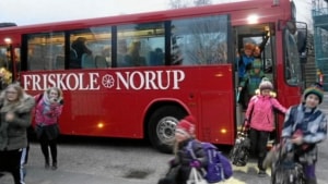 Vindblæs Friskoles skolebus - indleder efter sommerferien sin morgentur i Gjerlev. Privatfoto